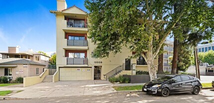 12009 Hoffman St in Studio City, CA - Building Photo - Building Photo
