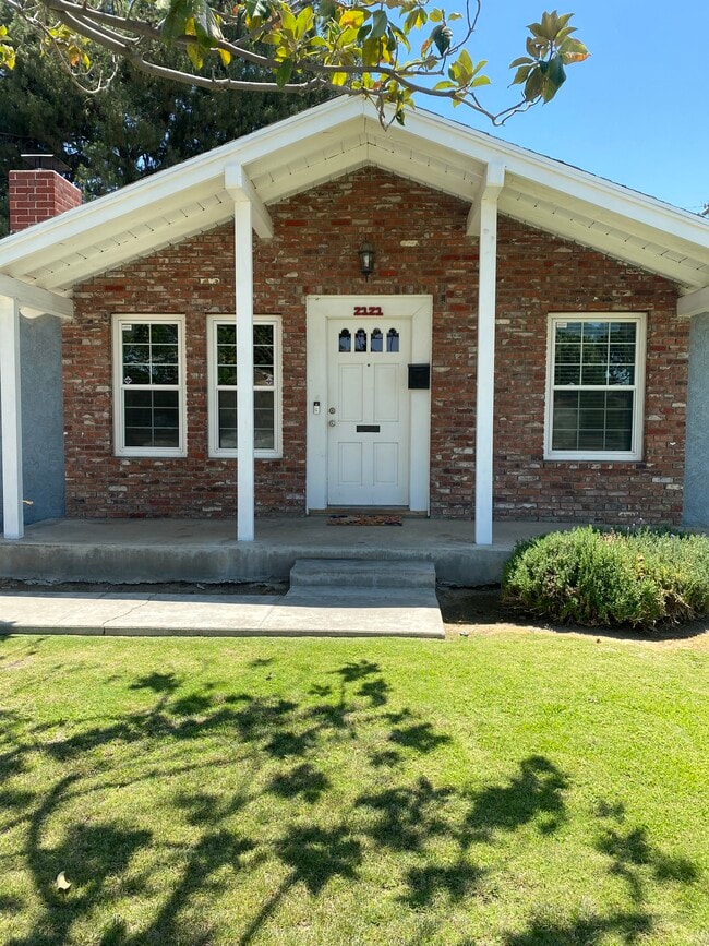 2121 Westhaven Ave in Bakersfield, CA - Building Photo - Building Photo