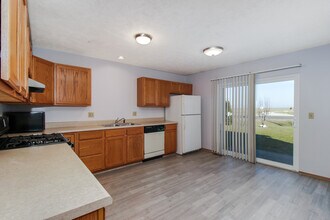 2 Andy Ct in Bloomington, IL - Building Photo - Building Photo