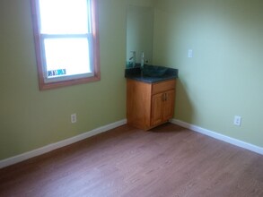 53 Bates St, Unit 2 in Pittsburgh, PA - Foto de edificio - Building Photo