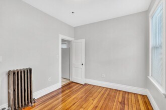 109 Harrishof St, Unit 1 in Boston, MA - Foto de edificio - Building Photo