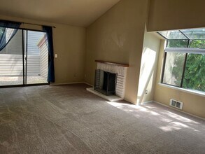 10012 NE 122nd St in Kirkland, WA - Building Photo - Building Photo