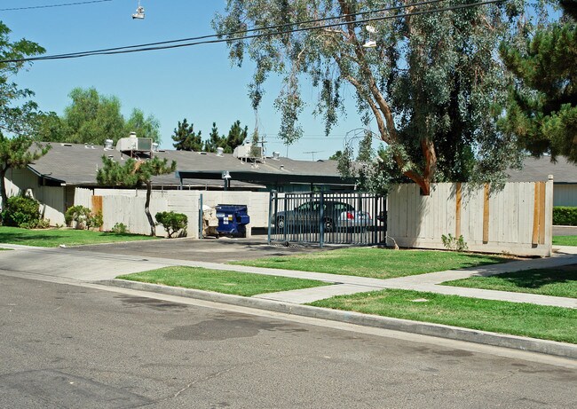 2606-2640 W Robinson Ave in Fresno, CA - Foto de edificio - Building Photo