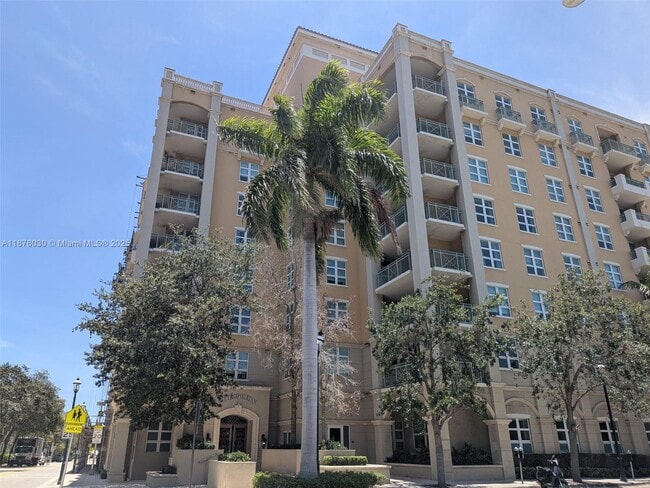 property at 403 S Sapodilla Ave