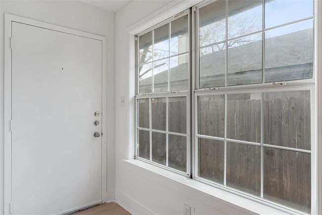 1010 Bird Creek Dr in Austin, TX - Building Photo - Building Photo