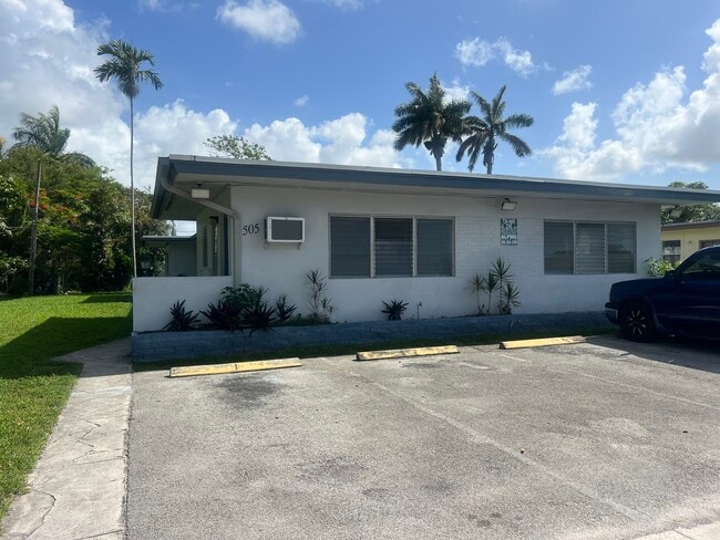 505 NE 150th St, Unit 1 in Miami, FL - Foto de edificio - Building Photo