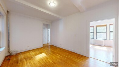 325 W 77th St in New York, NY - Building Photo - Building Photo