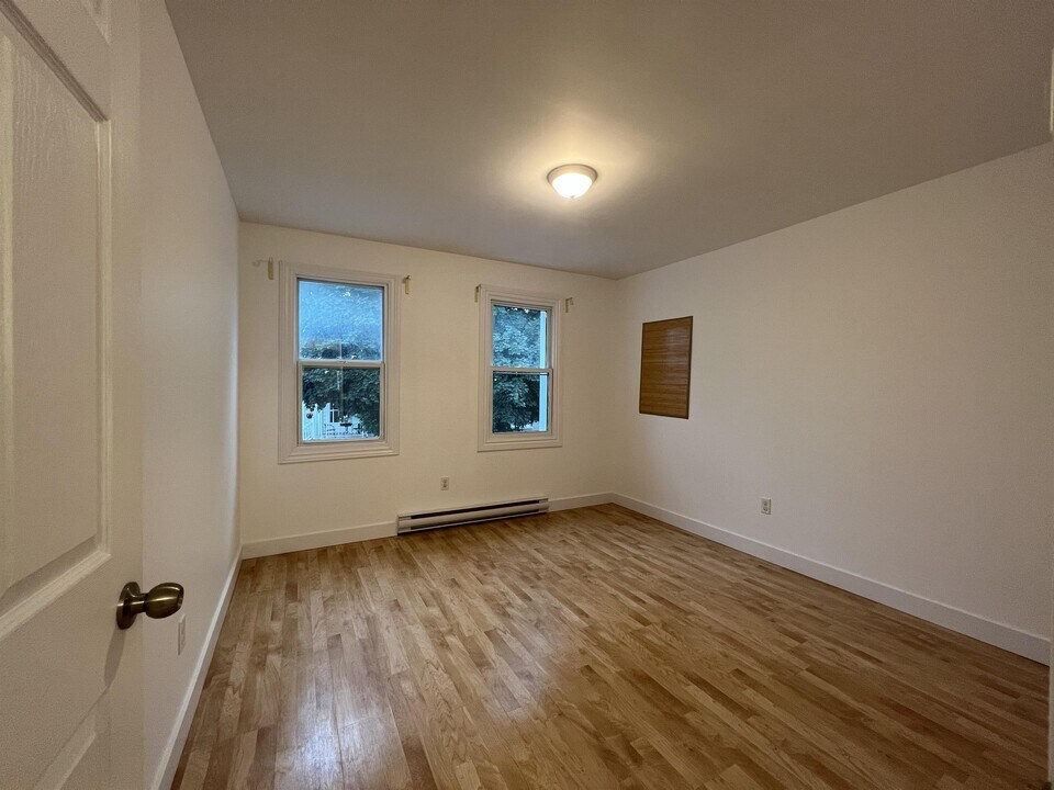 241 Carillon St in Ottawa, ON - Building Photo