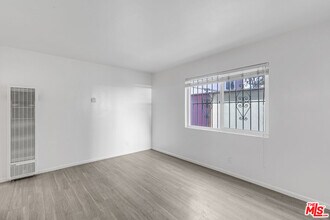 717 Ocean Front Walk in Los Angeles, CA - Building Photo - Building Photo