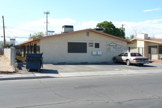 Bassler Village in North Las Vegas, NV - Foto de edificio - Building Photo