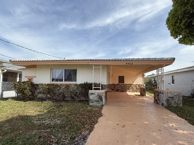 property at 4409 Floramar Terrace