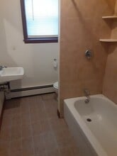 7 School St, Unit 7A in Warren, RI - Building Photo - Building Photo