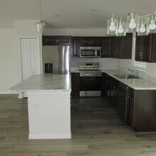 1726 SE Minorca Ave in Port St. Lucie, FL - Foto de edificio - Building Photo