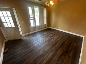 1106 Olive St in St. Joseph, MO - Building Photo