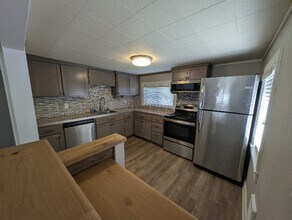 12995 NE Carl Rd in Woodburn, OR - Building Photo - Building Photo