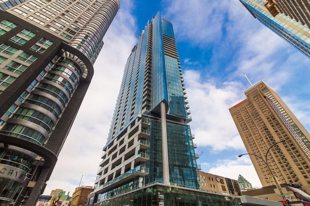 1155 Rue de la Montagne in Montréal, QC - Building Photo