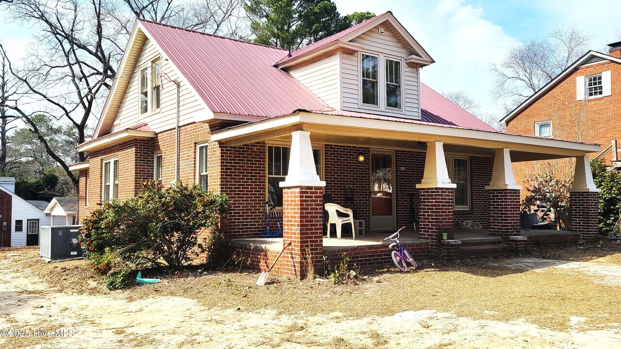 616 S McNeill St in Carthage, NC - Building Photo