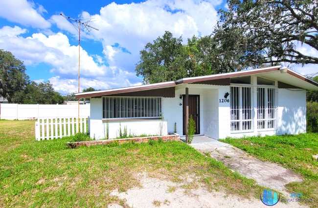 property at 1206 S Wabash Ave