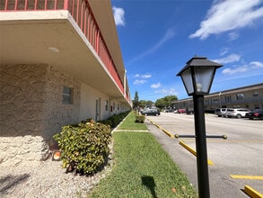 212 Oxford 400 in West Palm Beach, FL - Building Photo - Building Photo