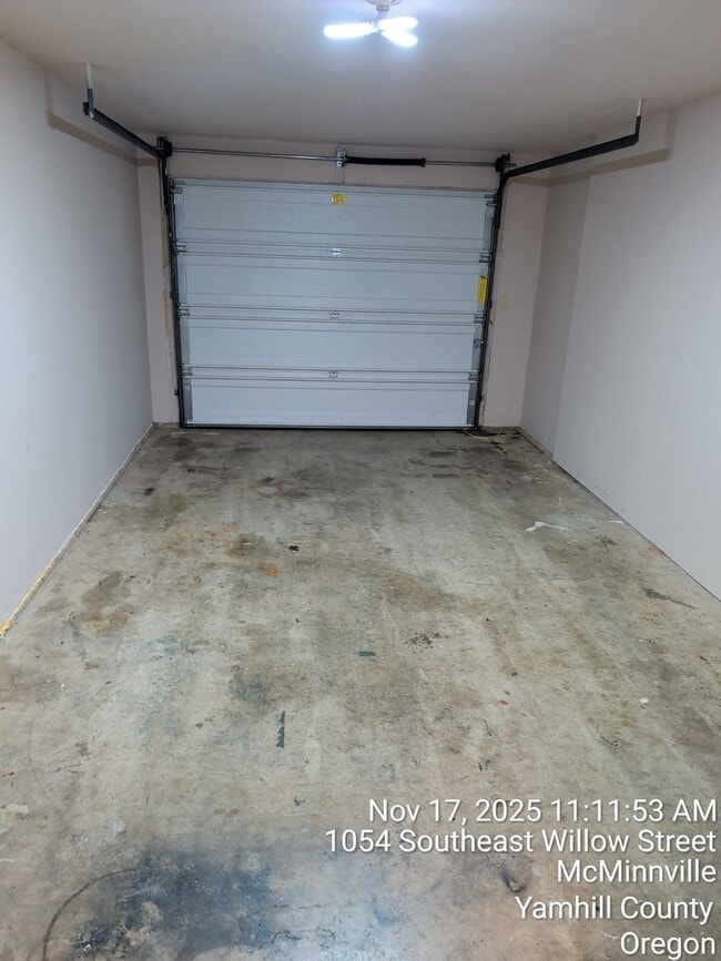 1054 SE Willow St in McMinnville, OR - Building Photo - Building Photo