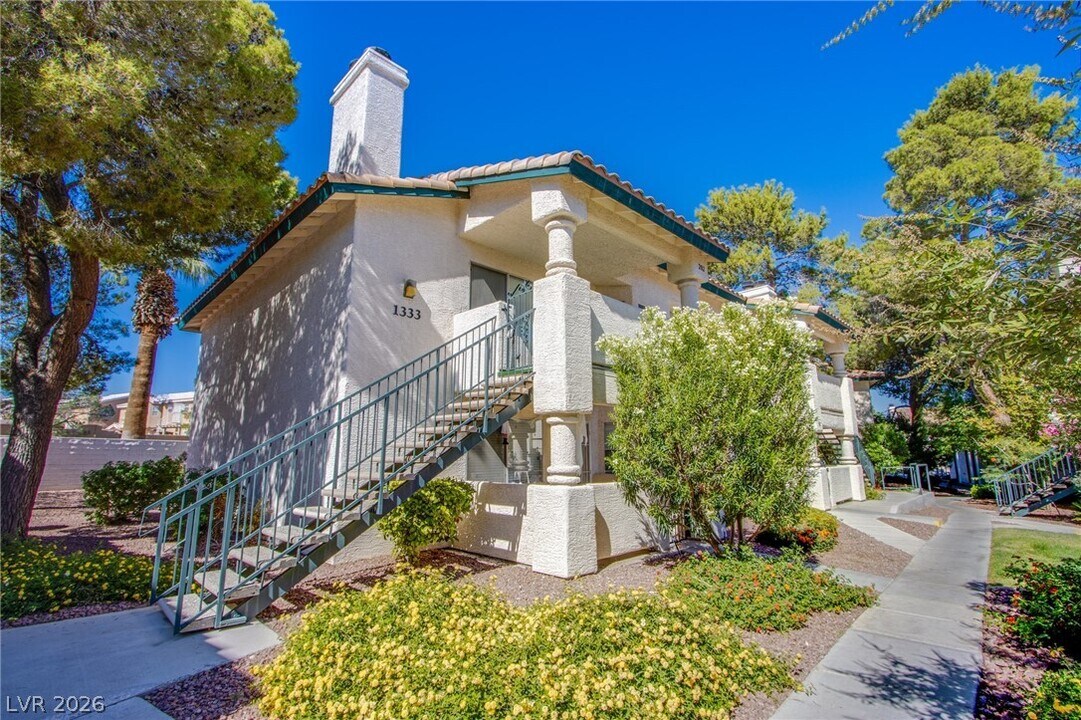 1333 Cinder Rock Dr in Las Vegas, NV - Building Photo