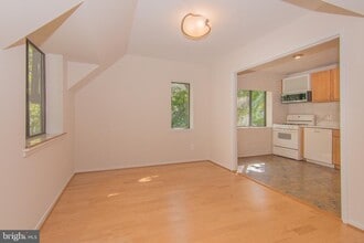 1665 Parkcrest Cir in Reston, VA - Building Photo - Building Photo