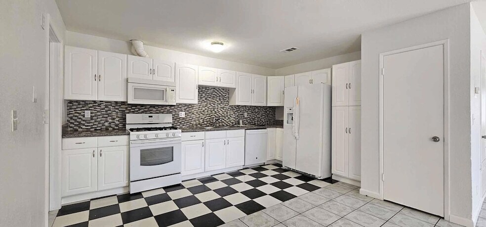 68780 Arrowhead Rd in Cathedral City, CA - Building Photo