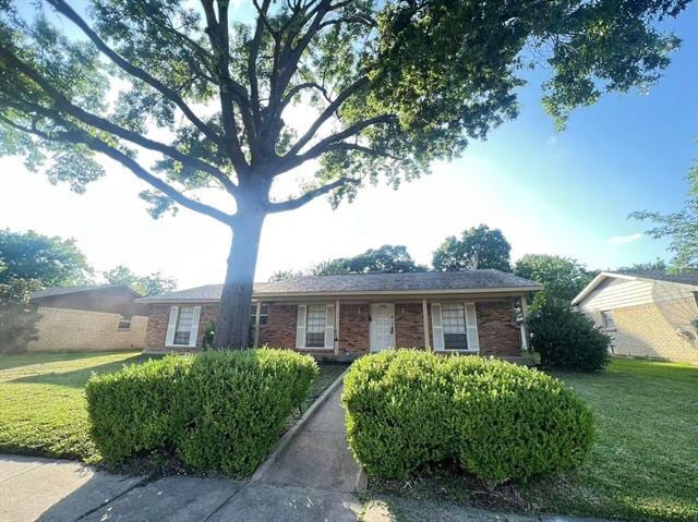 property at 1105 Spring Lake Dr