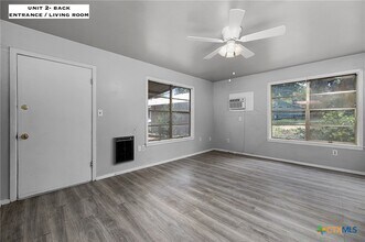 240 Clemens Ave in New Braunfels, TX - Building Photo - Building Photo