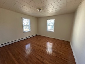 973 Ellis Pkwy in Edison, NJ - Building Photo - Building Photo