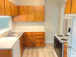 11241 SE Pine Ct in Portland, OR - Building Photo - Building Photo