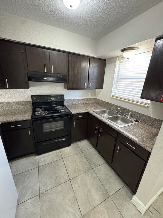 1199 Bentley Rd in Leesburg, FL - Building Photo