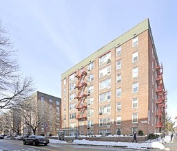 Buckingham Apartments in Flushing, NY - Building Photo - Building Photo