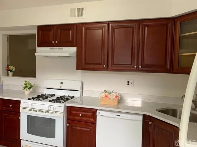 8401 Hana Rd in Edison, NJ - Building Photo - Building Photo