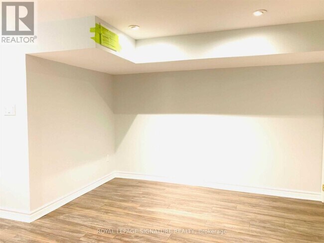 101 Woodfern Dr in Toronto, ON - Building Photo - Building Photo