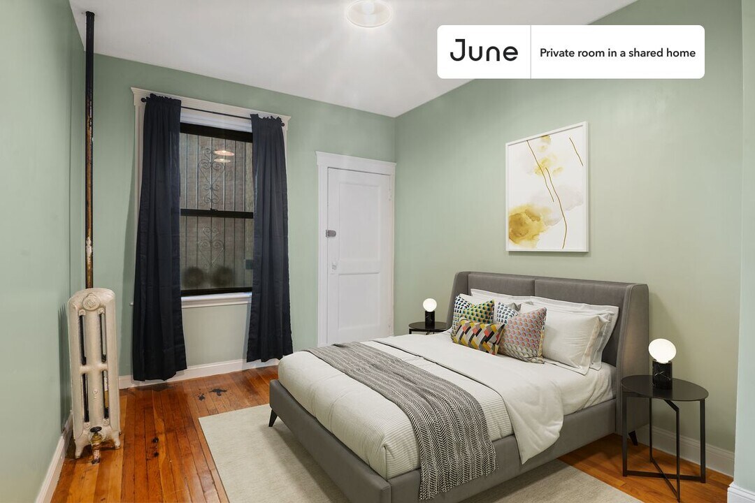 Private bedroom in 4 bed/1 bath Home in Boston, MA - Building Photo