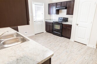 13815 Winding Path Ln in Willis, TX - Building Photo - Building Photo