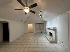 1104 University Dr in Plano, TX - Building Photo