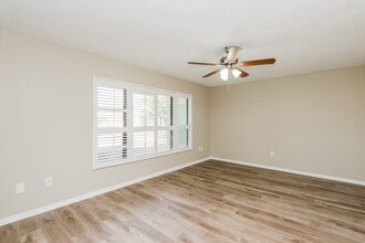 9519 Pebble Glen Ave in Tampa, FL - Foto de edificio - Building Photo
