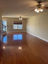 417 Cabernet Dr in Vine Grove, KY - Foto de edificio - Building Photo