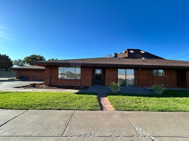 6412 S 6th St in Klamath Falls, OR - Building Photo - Building Photo