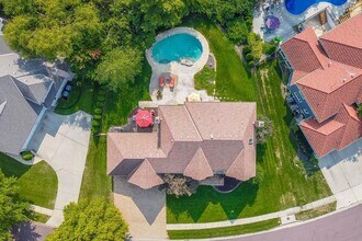 5801 W 130th St in Overland Park, KS - Foto de edificio - Building Photo