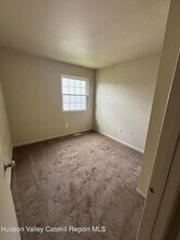 201 Briarwood Ct in New Paltz, NY - Building Photo - Building Photo