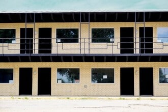 Continental Apartments in Garden City in Garden City, KS - Building Photo - Building Photo