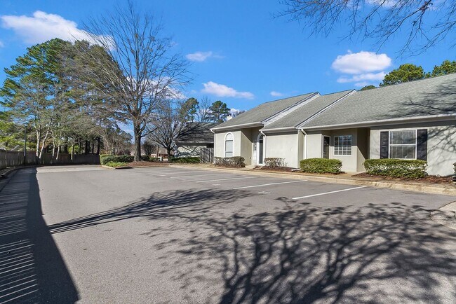 11 Thornbury Rd in Tuscaloosa, AL - Building Photo - Building Photo