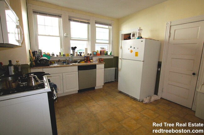 98 Westbourne Ter, Unit 1