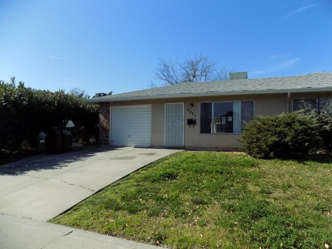 2921 Alene Ave in Tracy, CA - Foto de edificio - Building Photo