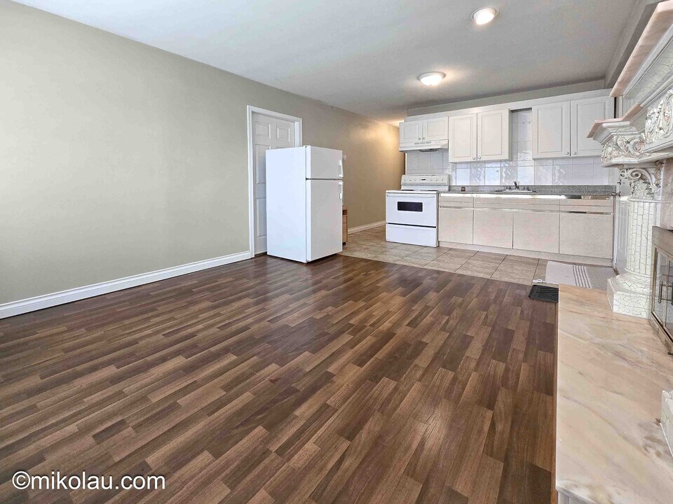 3773 Burke St in Burnaby, BC - Building Photo
