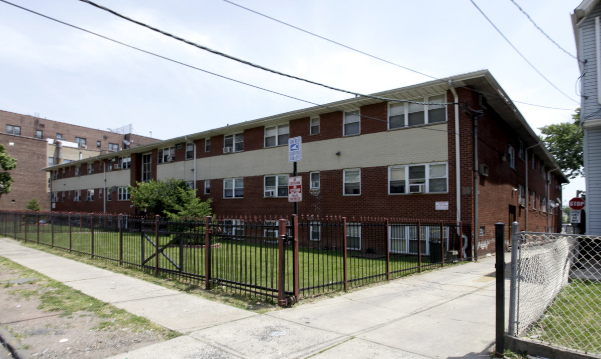 409-415 Jefferson Ave in Elizabeth, NJ - Building Photo