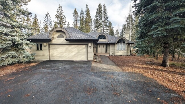 property at 6 Mugho Ln